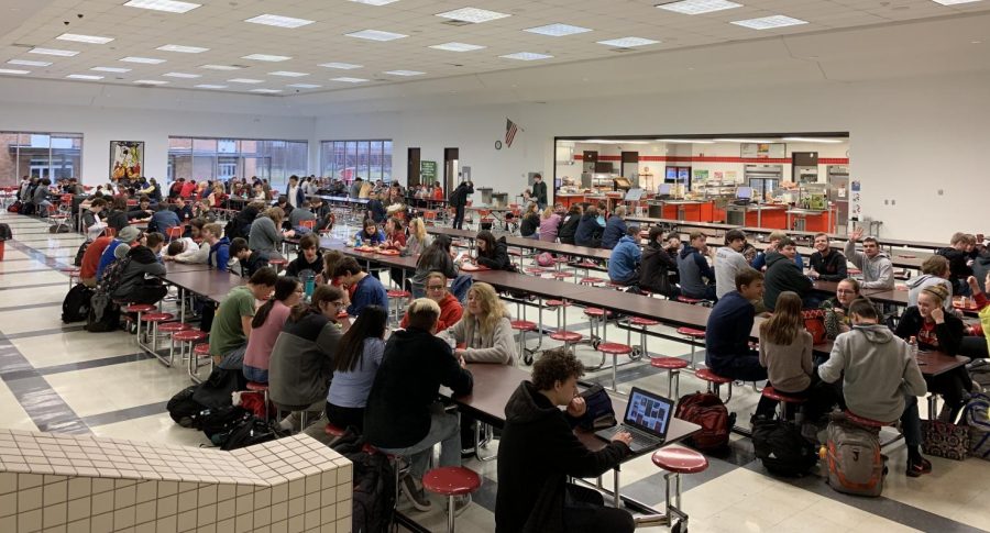 MCHS+students+eat+during+A+Lunch
